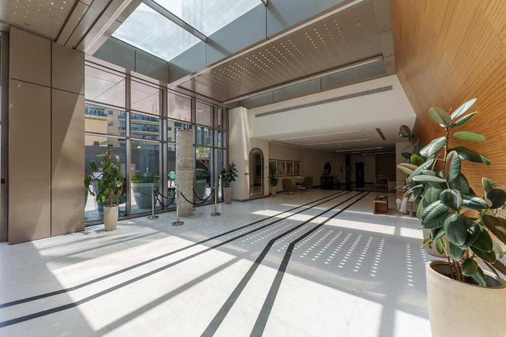 Breezy In Sparkle Tower Jbr By Suiteable Appartement *